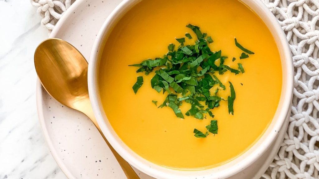 Zupa dyniowa, rozgrzewające zupy na jesień